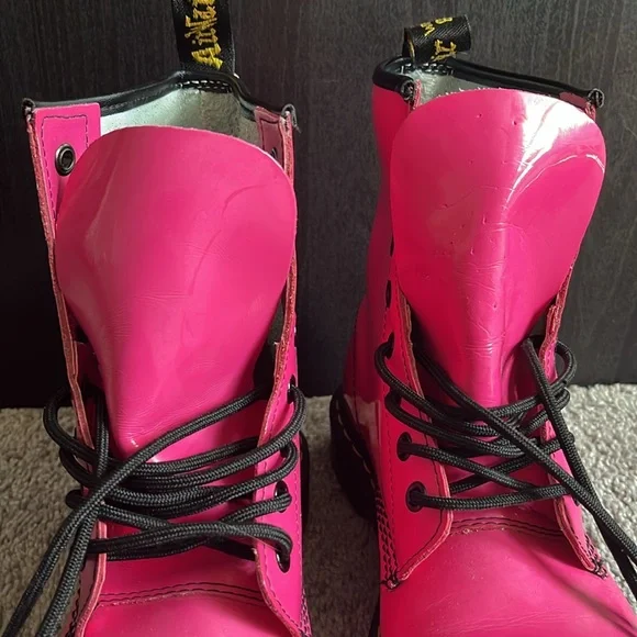[SOLD ON ANOTHER PLATFORM] Hot Pink Patent Leather Dr. Martens 1460 Boots - Picture 9 of 10